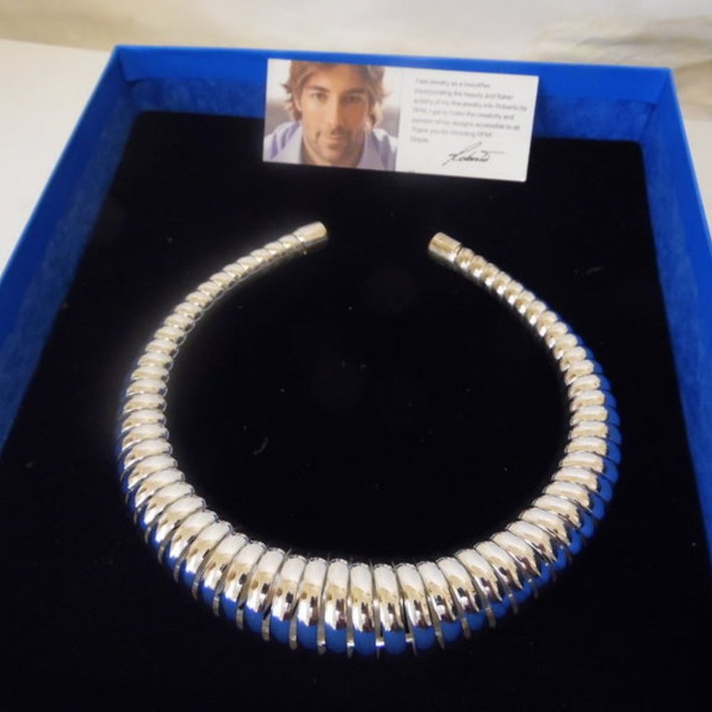 Roberto by RFM Ribbed Graduated Collar Necklace - Picture 4 of 5